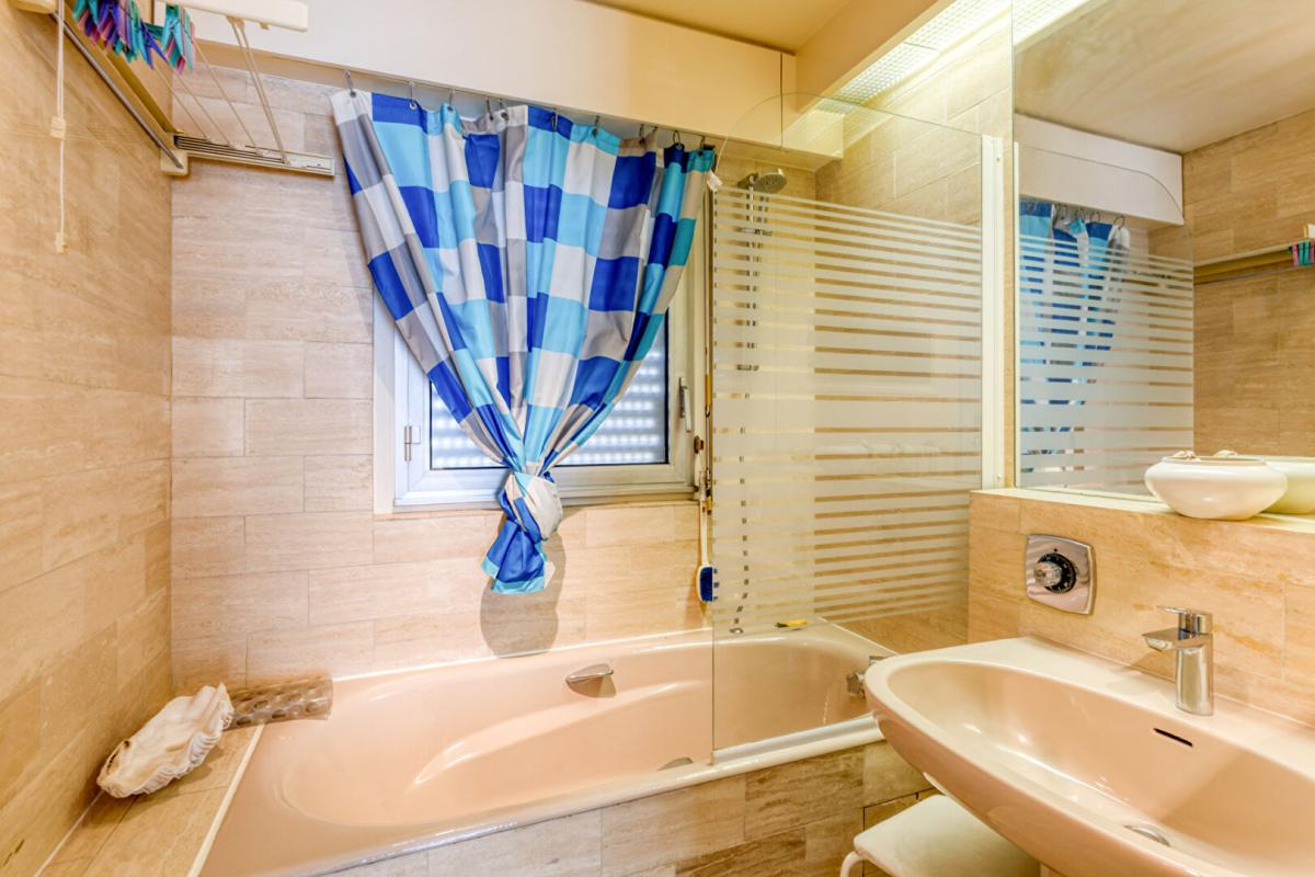 PARIS-16E-ARRONDISSEMENT Auteuil : élégant deux-pièces avec grande terrasse et parking à deux pas de l'avenue Mozart 18