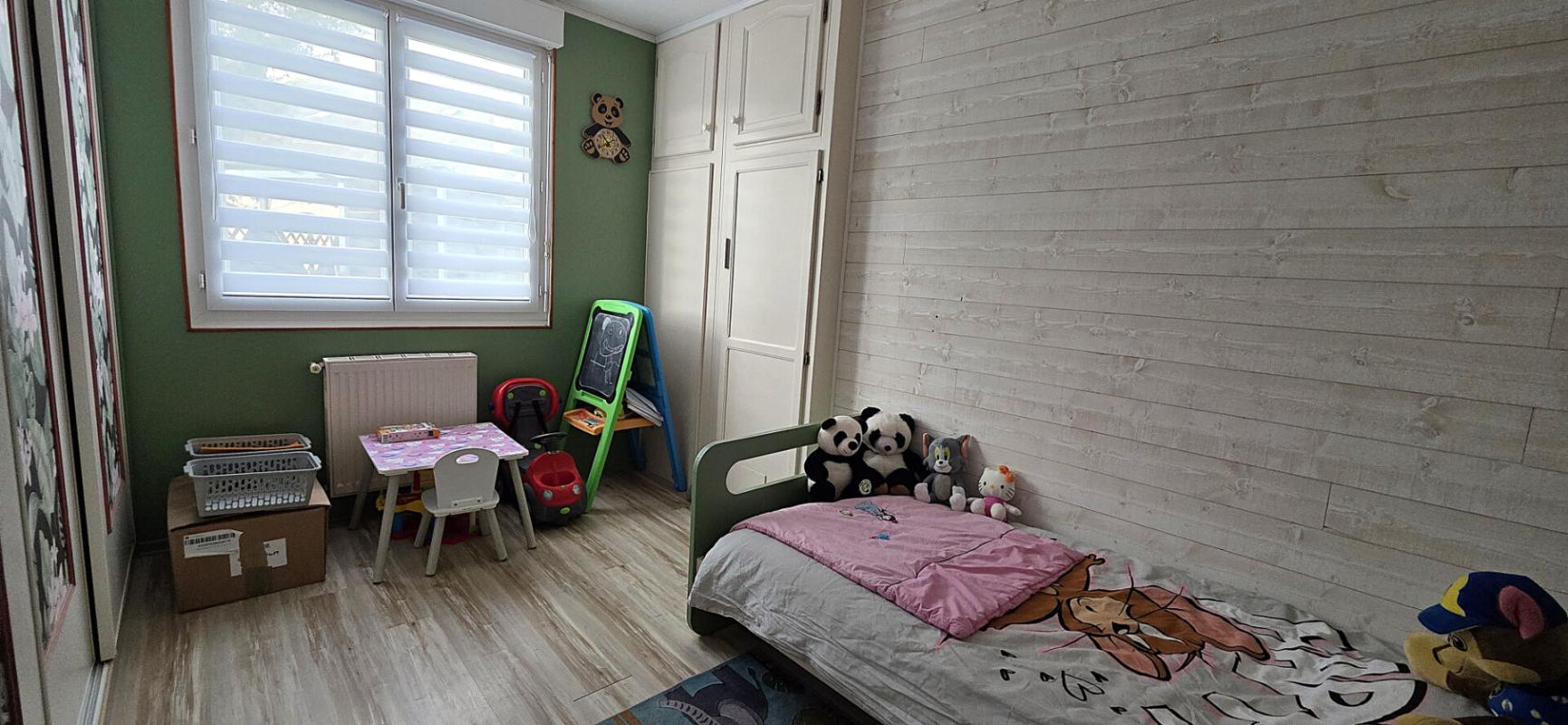 DONGES Maison familiale de 116 m²  habitable, offrant 4 chambres et un grand jardin 10