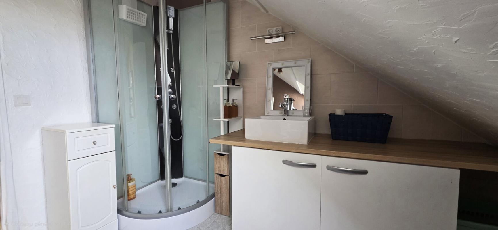 DONGES Maison familiale de 116 m²  habitable, offrant 4 chambres et un grand jardin 11