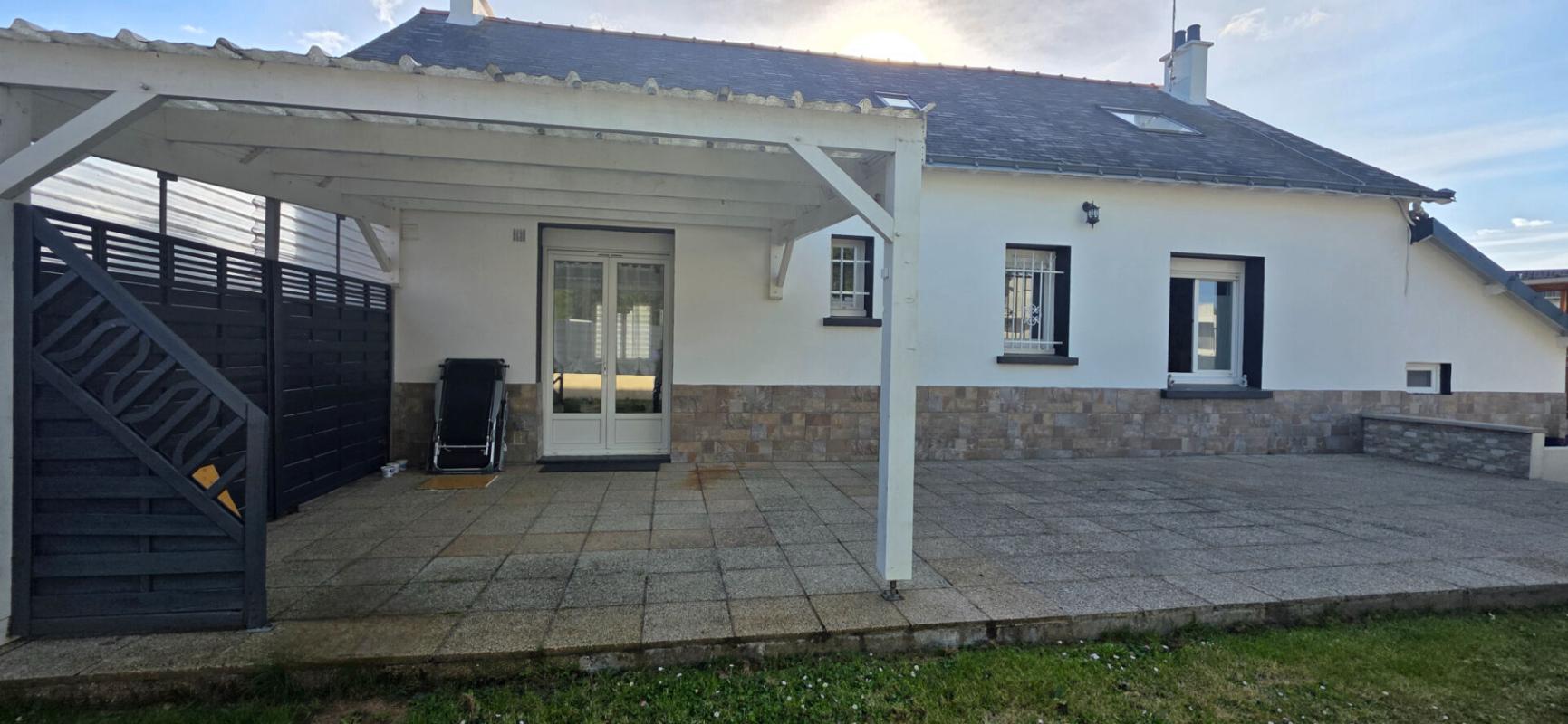 DONGES Maison familiale de 116 m²  habitable, offrant 4 chambres et un grand jardin 4