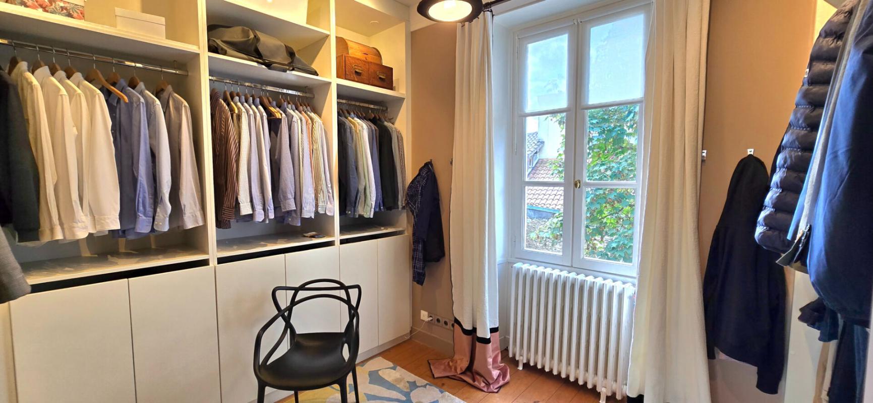 PERIGUEUX Maison de ville de type 9, surface habitable de 180 m², avec jardin et dépendance 11