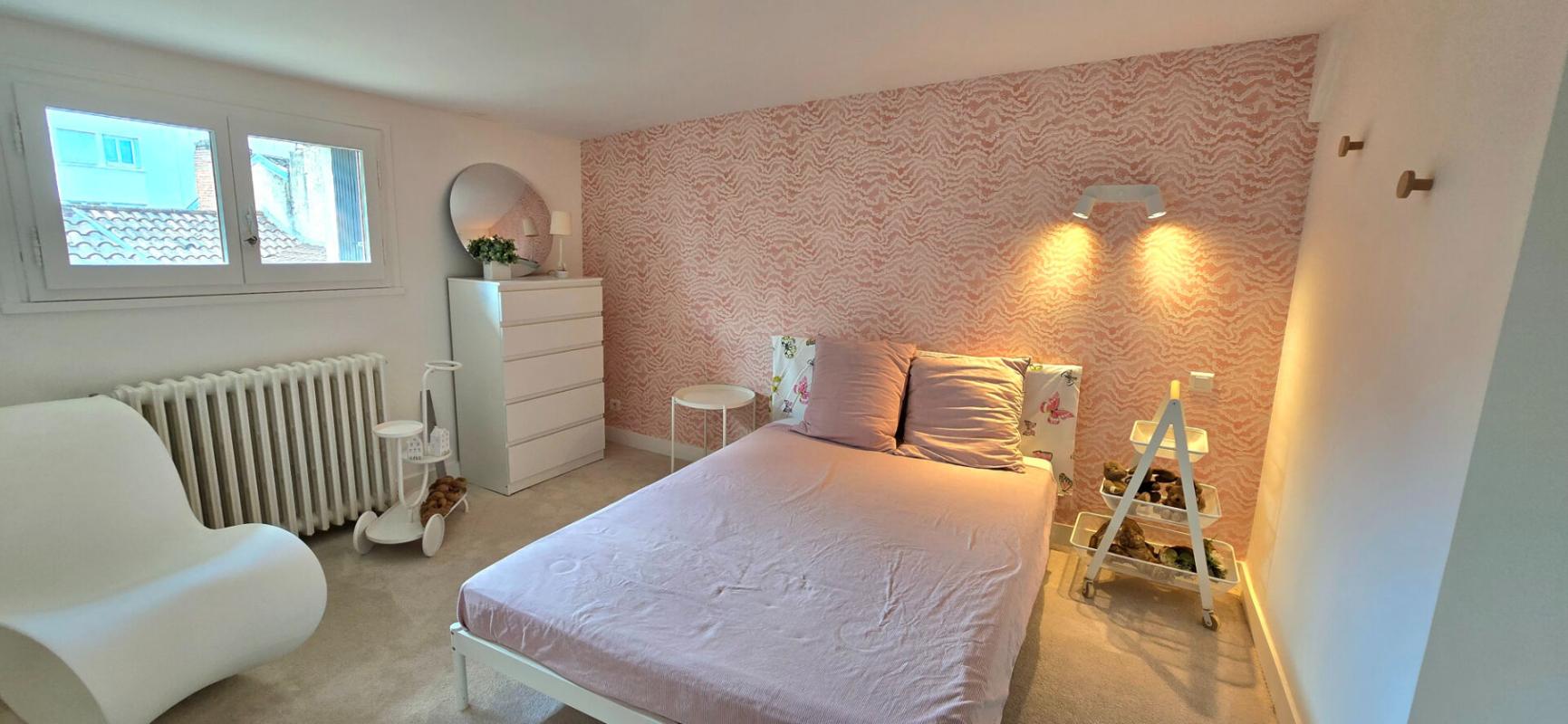 PERIGUEUX Maison de ville de type 9, surface habitable de 180 m², avec jardin et dépendance 14