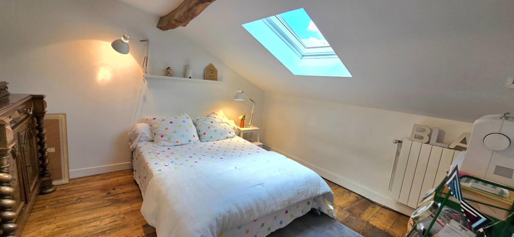 PERIGUEUX Maison de ville de type 9, surface habitable de 180 m², avec jardin et dépendance 15