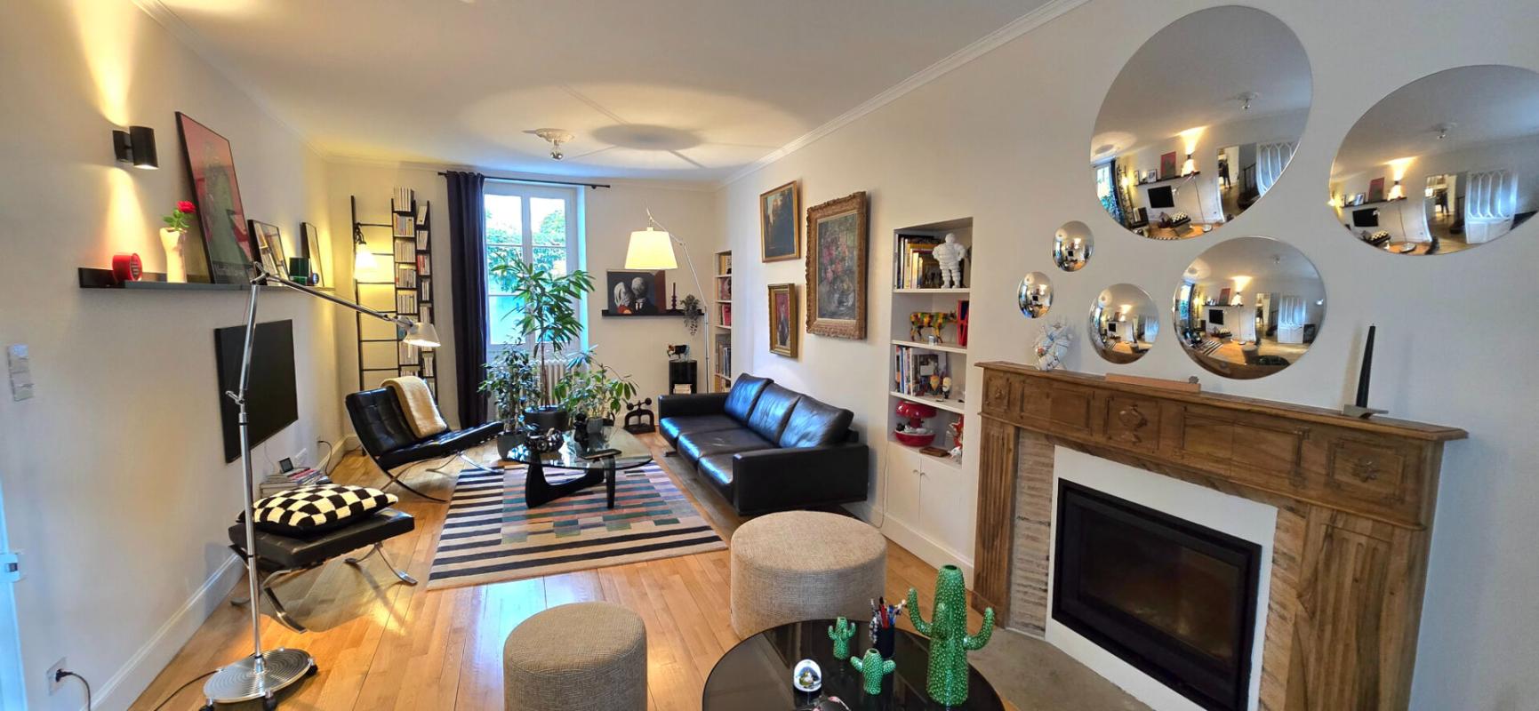 PERIGUEUX Maison de ville de type 9, surface habitable de 180 m², avec jardin et dépendance 4