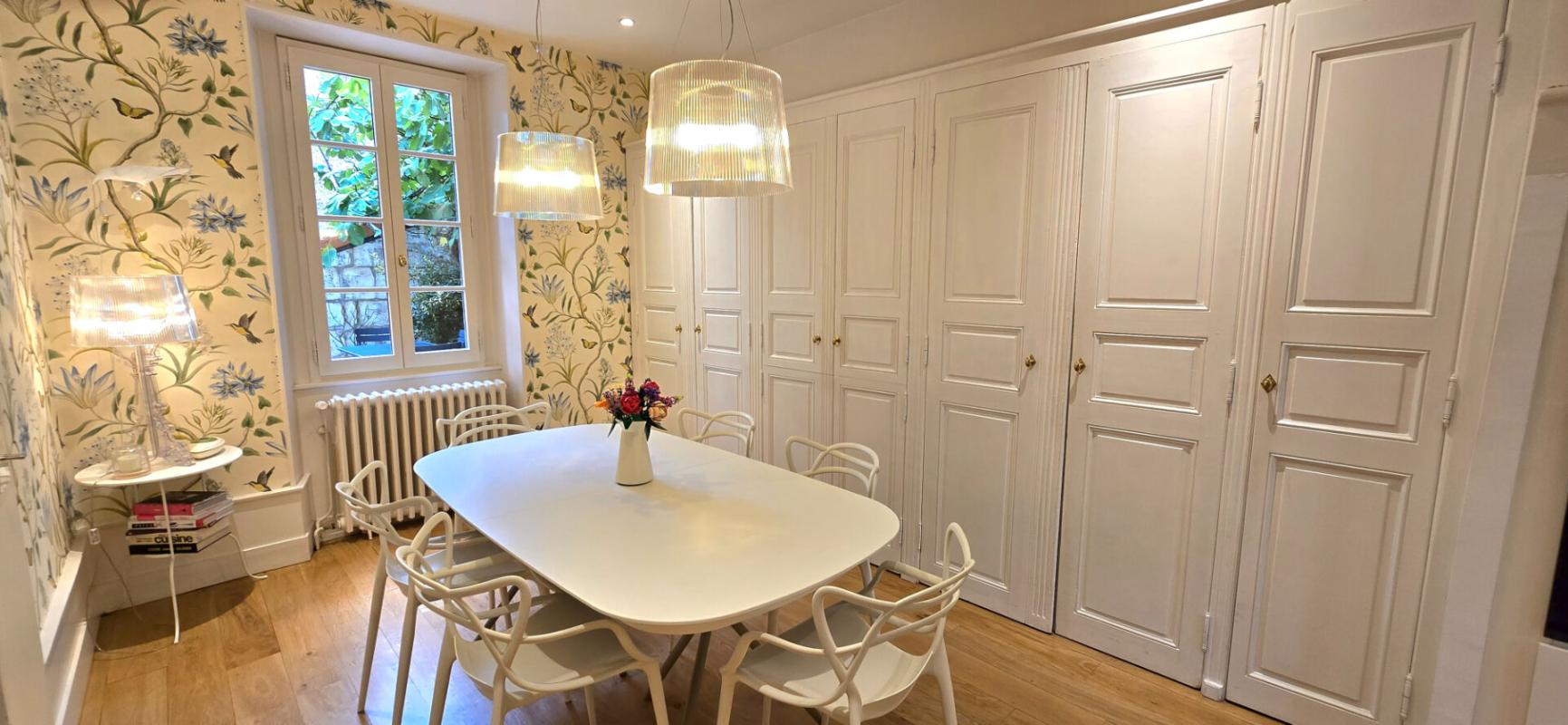 PERIGUEUX Maison de ville de type 9, surface habitable de 180 m², avec jardin et dépendance 6