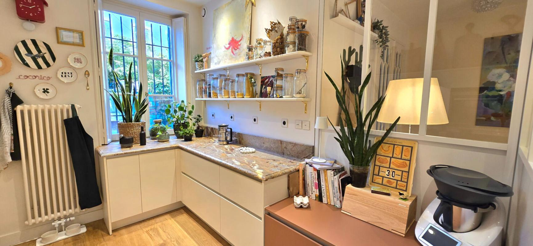 PERIGUEUX Maison de ville de type 9, surface habitable de 180 m², avec jardin et dépendance 8