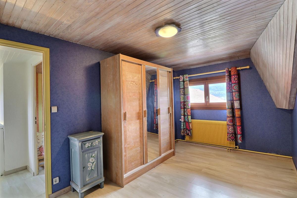 LA BUISSIERE Ancien corps de ferme 8P 253 m² avec dépendances à LA BUISSIERE (38530) 10