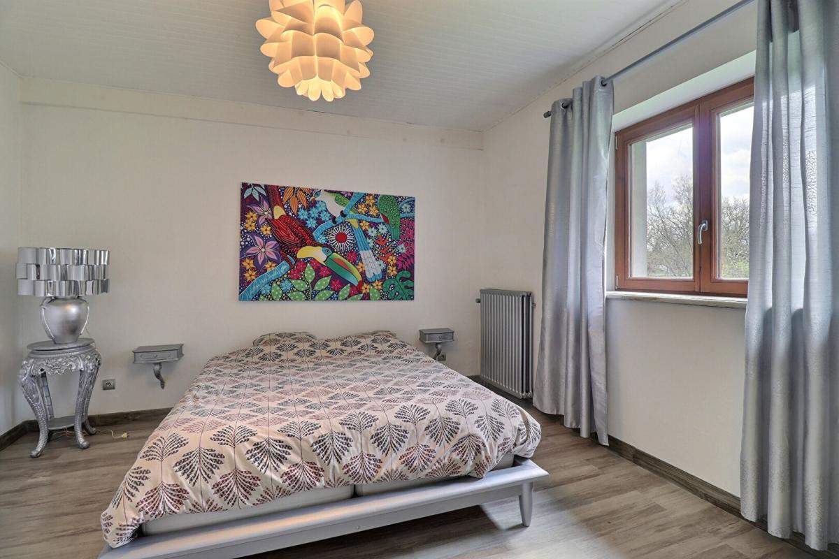 LA BUISSIERE Ancien corps de ferme 8P 253 m² avec dépendances à LA BUISSIERE (38530) 16