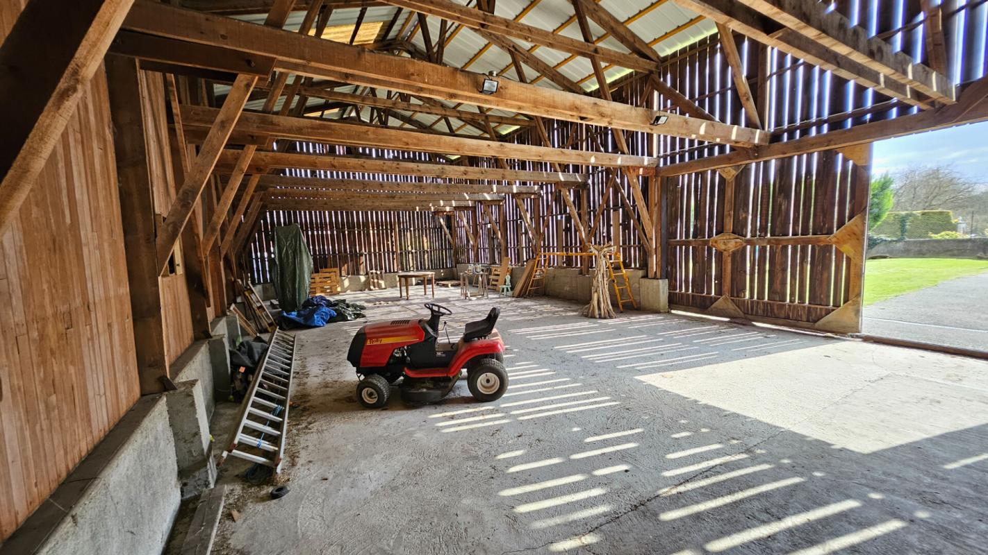 LA BUISSIERE Ancien corps de ferme 8P 253 m² avec dépendances à LA BUISSIERE (38530) 18