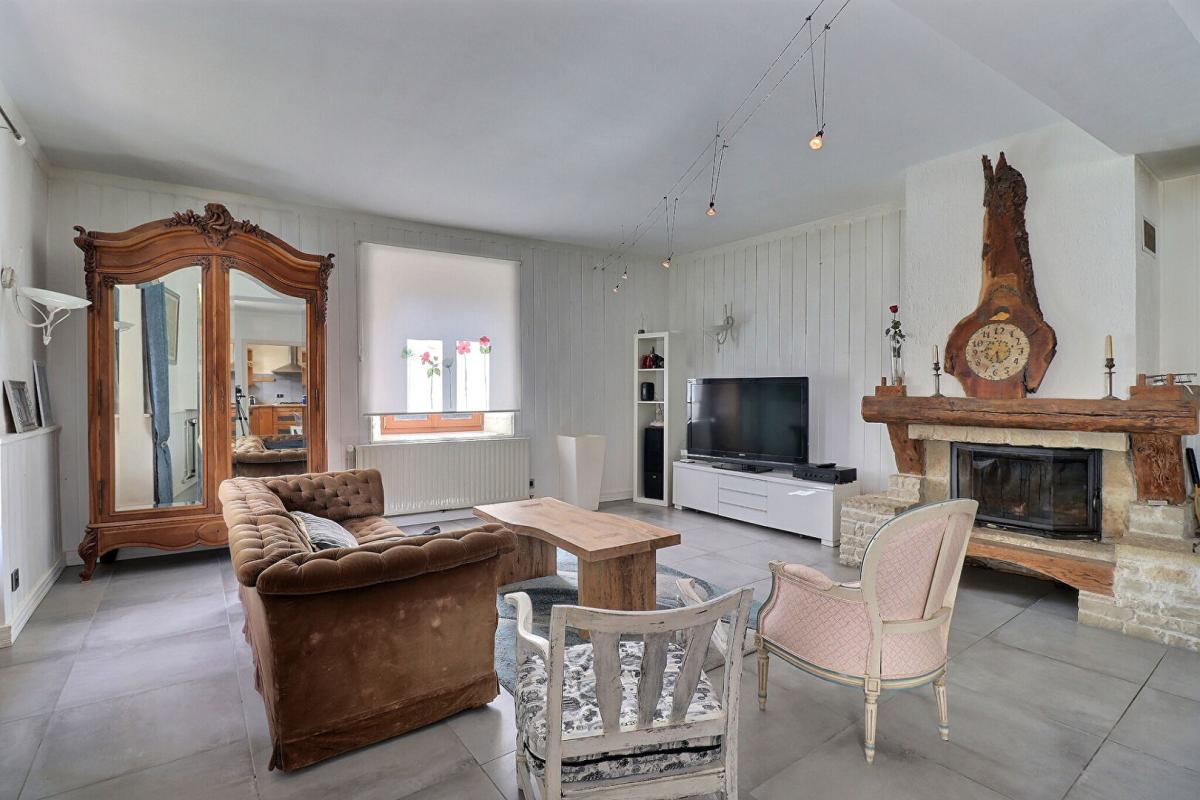 LA BUISSIERE Ancien corps de ferme 8P 253 m² avec dépendances à LA BUISSIERE (38530) 2