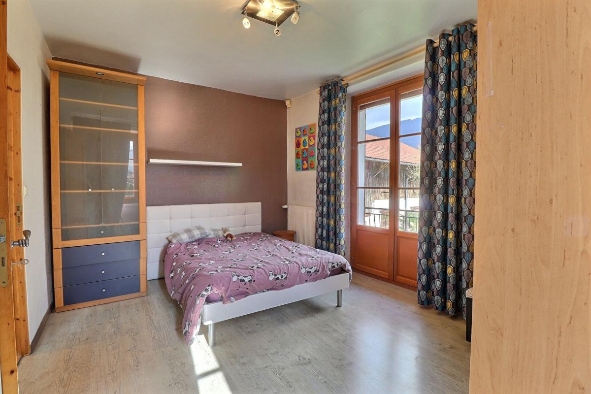 LA BUISSIERE Ancien corps de ferme 8P 253 m² avec dépendances à LA BUISSIERE (38530) 6