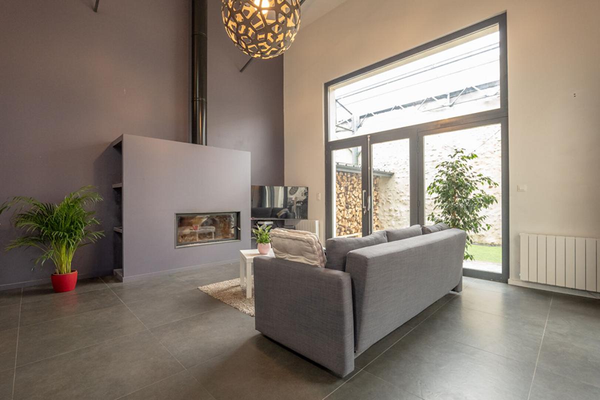 MEUNG-SUR-LOIRE LIEUX UNIQUES ® x PROPRIÉTÉS PRIVÉES PROPOSE LOFT DE 126 M² - HYPER-CENTRE MEUNG-SUR-LOIRE 1