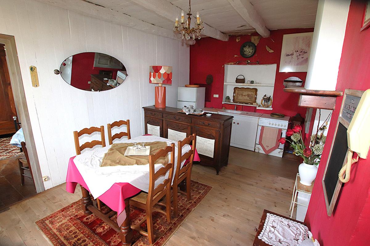 SAINT-VICTOR-ET-MELVIEU Ensemble immobilier de 193m2 + garage 100m2 - 5 logements 13