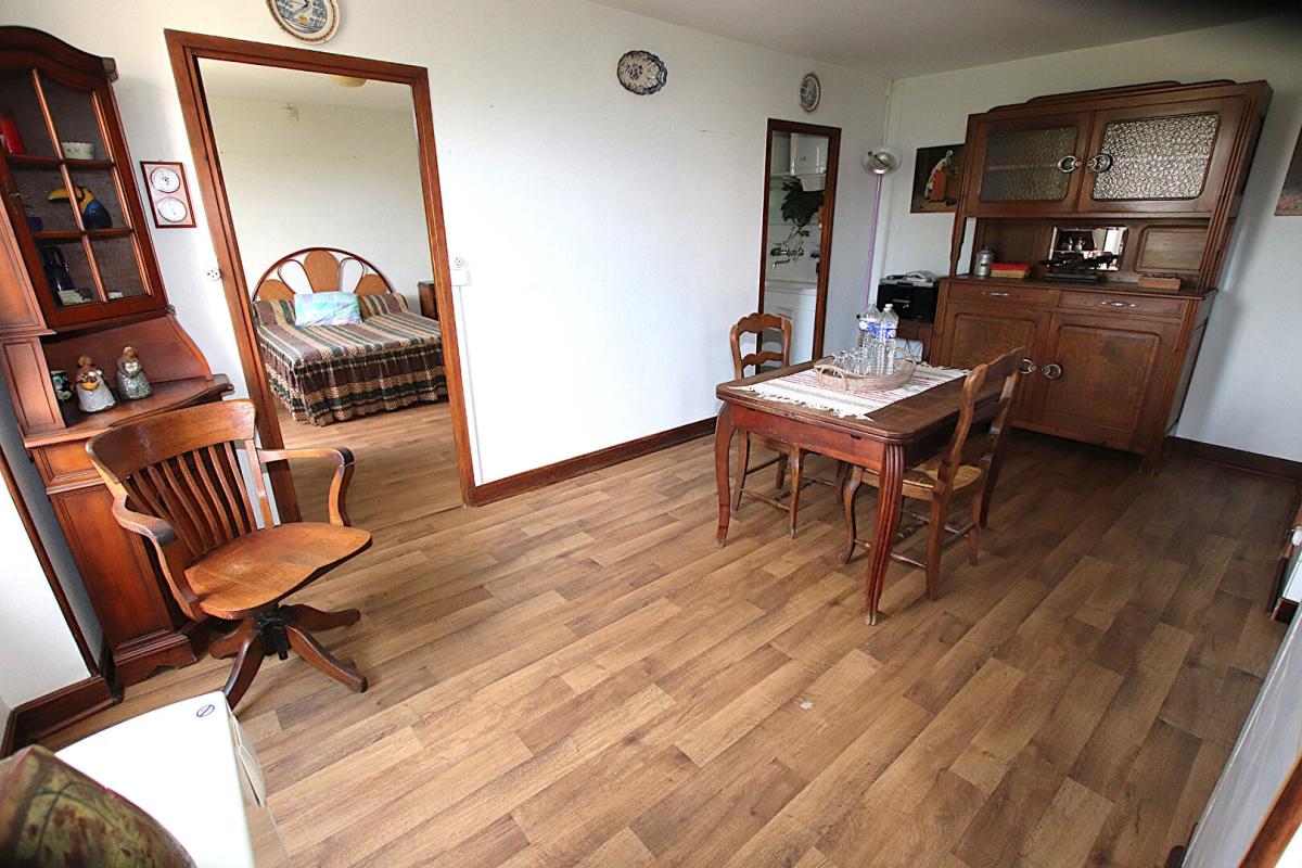 SAINT-VICTOR-ET-MELVIEU Ensemble immobilier de 193m2 + garage 100m2 - 5 logements 7