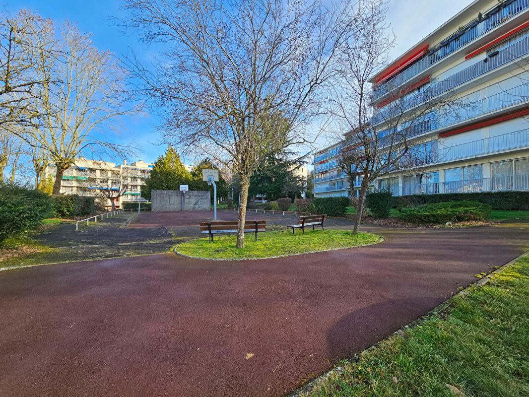 RAMBOUILLET Appartement 3 pièces Rambouillet centre-ville 72 m² environ 12
