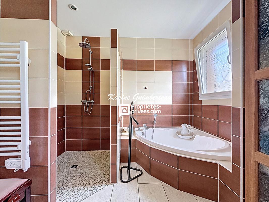 FRONSAC Pavillon de plain-pied avec jardin + garage 15