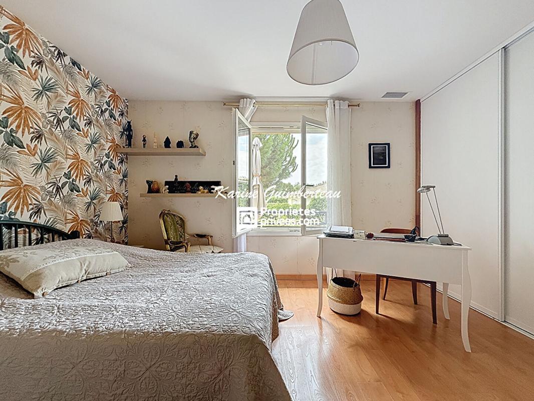 FRONSAC Pavillon de plain-pied avec jardin + garage 16