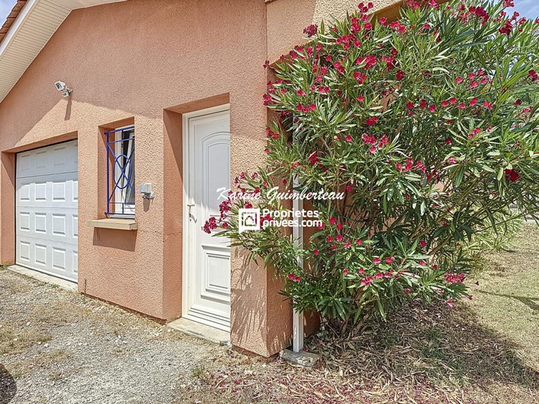 FRONSAC Pavillon de plain-pied avec jardin + garage 17