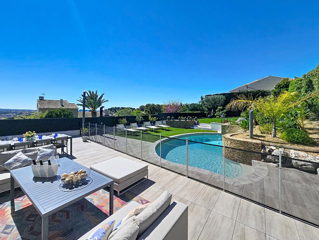 SIX-FOURS-LES-PLAGES Les Lones - Villa 210 m² aux prestations haut de gamme - vue mer - Garages 2