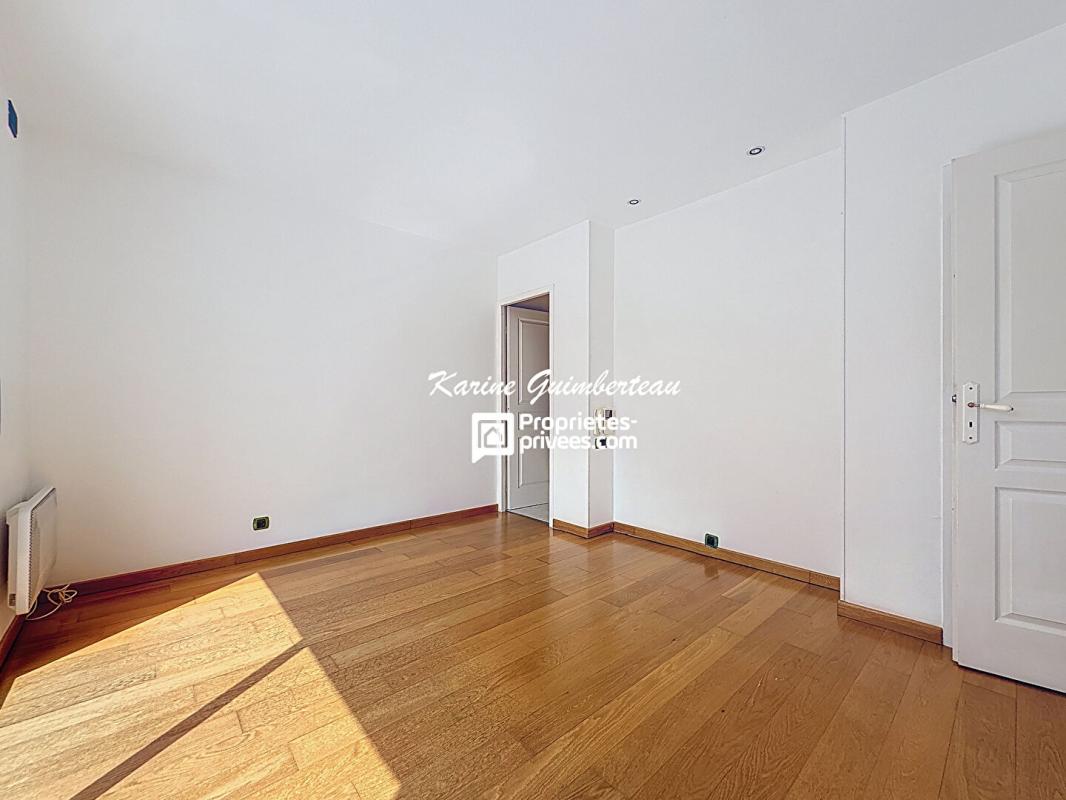 COUTRAS Coutras : Maison + studio + jardin arboré + garage 11