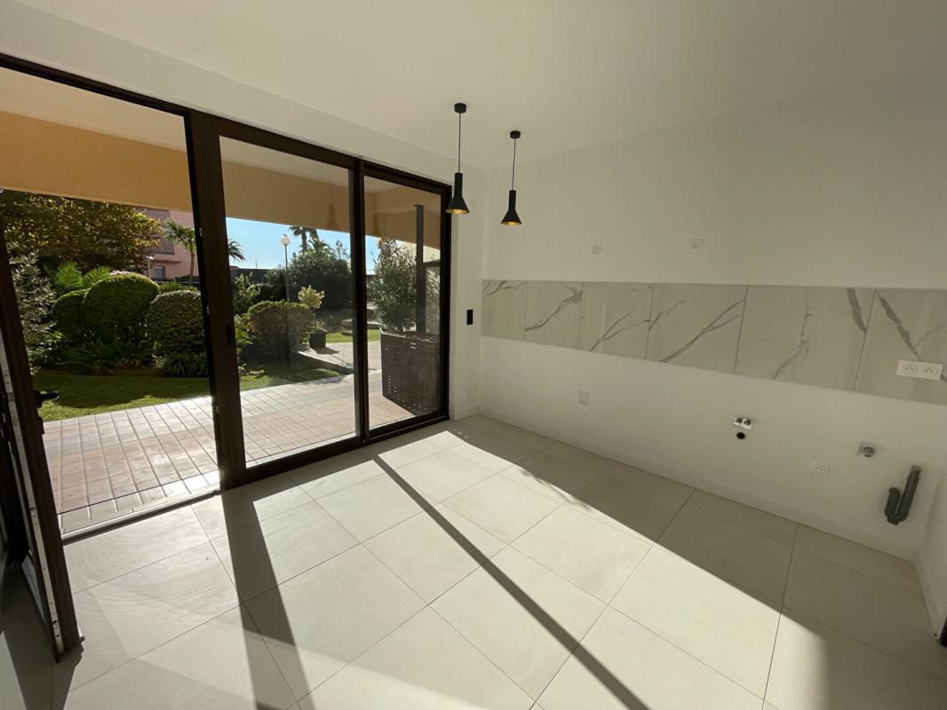 FREJUS FREJUS-PLAGE  Appartement 2 pièces rénové à 50 mètres de la plage 3