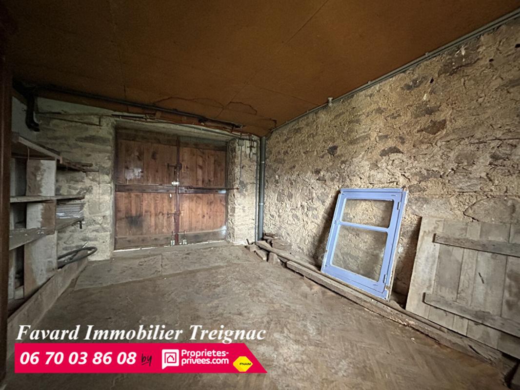 CHAMBERET Maison de village avec grand terrain plat - Beau potentiel - Chamberet 14