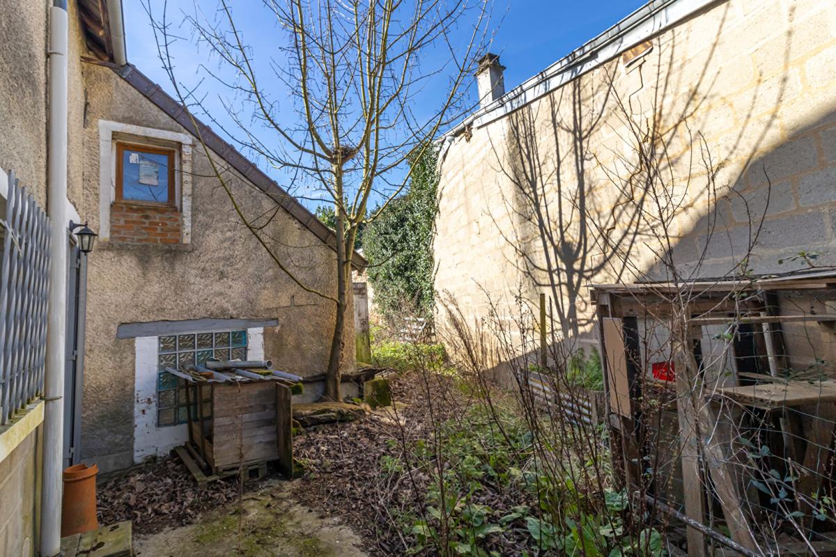 GENOUILLY Maison Genouilly 6 pièce(s) 104 m2 18