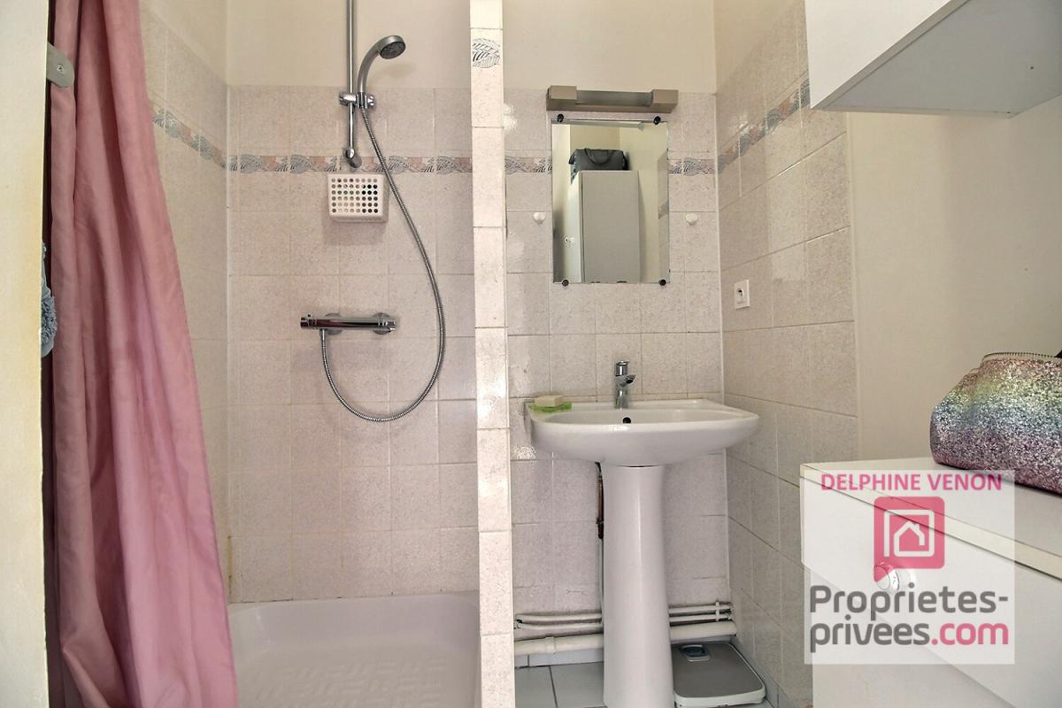 CHATEAUNEUF-SUR-LOIRE Studio avec balcon dans le centre ville de Chateauneuf Sur Loire 5