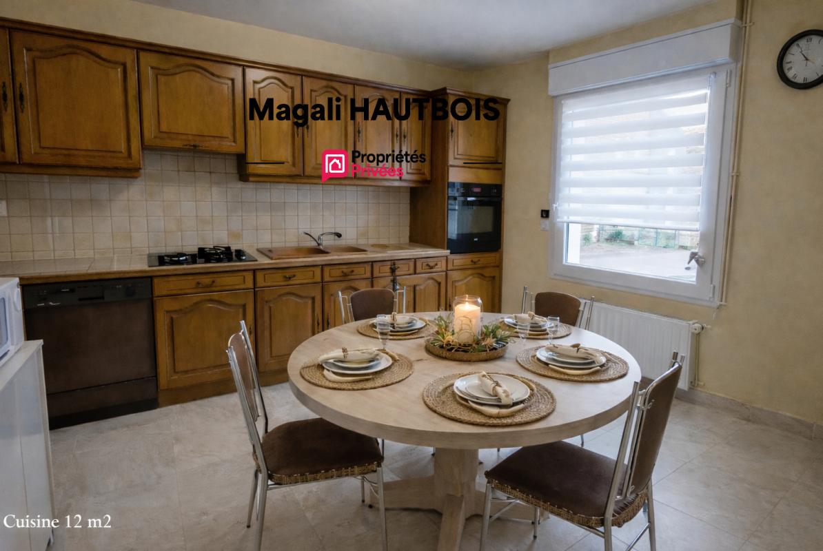 SAINT-HILAIRE-DU-HARCOUET Maison de ville Saint Hilaire Du Harcouet 6 pièce(s) 167 m2 2