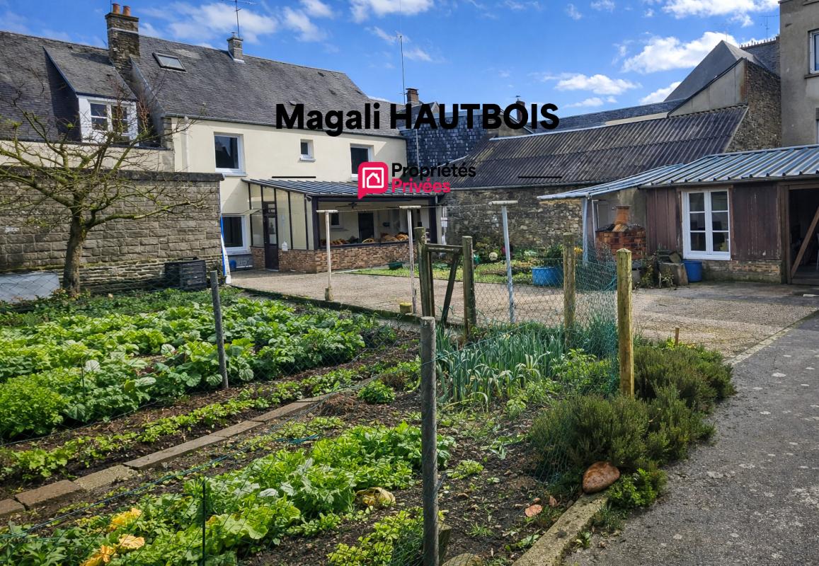 SAINT-HILAIRE-DU-HARCOUET Maison de ville Saint Hilaire Du Harcouet 6 pièce(s) 167 m2 5