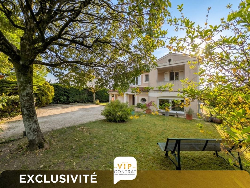 CHATEAUBERNARD Maison Chateaubernard 5 pièce(s) 160 m2 EXCULSIVITE VIP 1