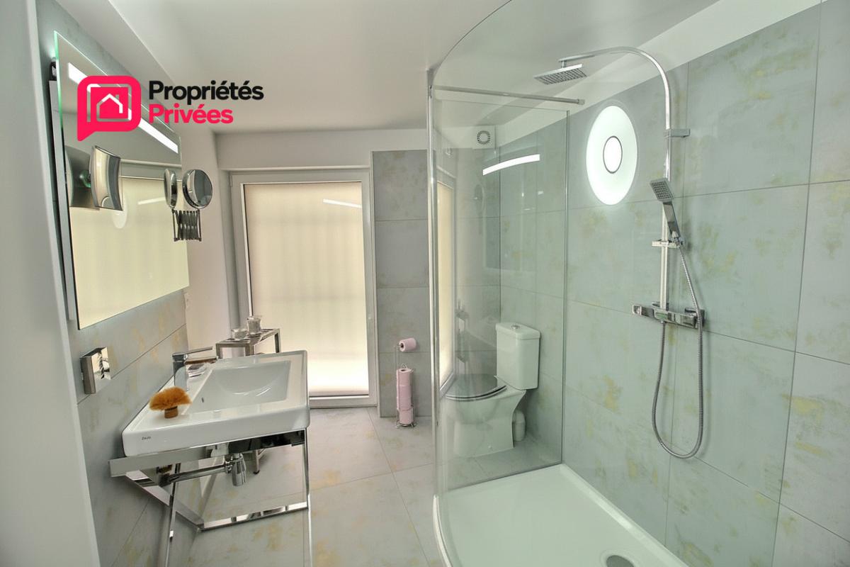 UZES UZES : A 5 km Maison de village 5 pièce(s) 118 m2, Terrasse , entièrement rénovée 12