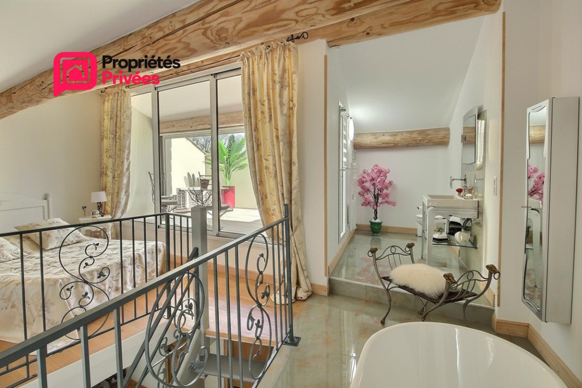 UZES UZES : A 5 km Maison de village 5 pièce(s) 118 m2, Terrasse , entièrement rénovée 13