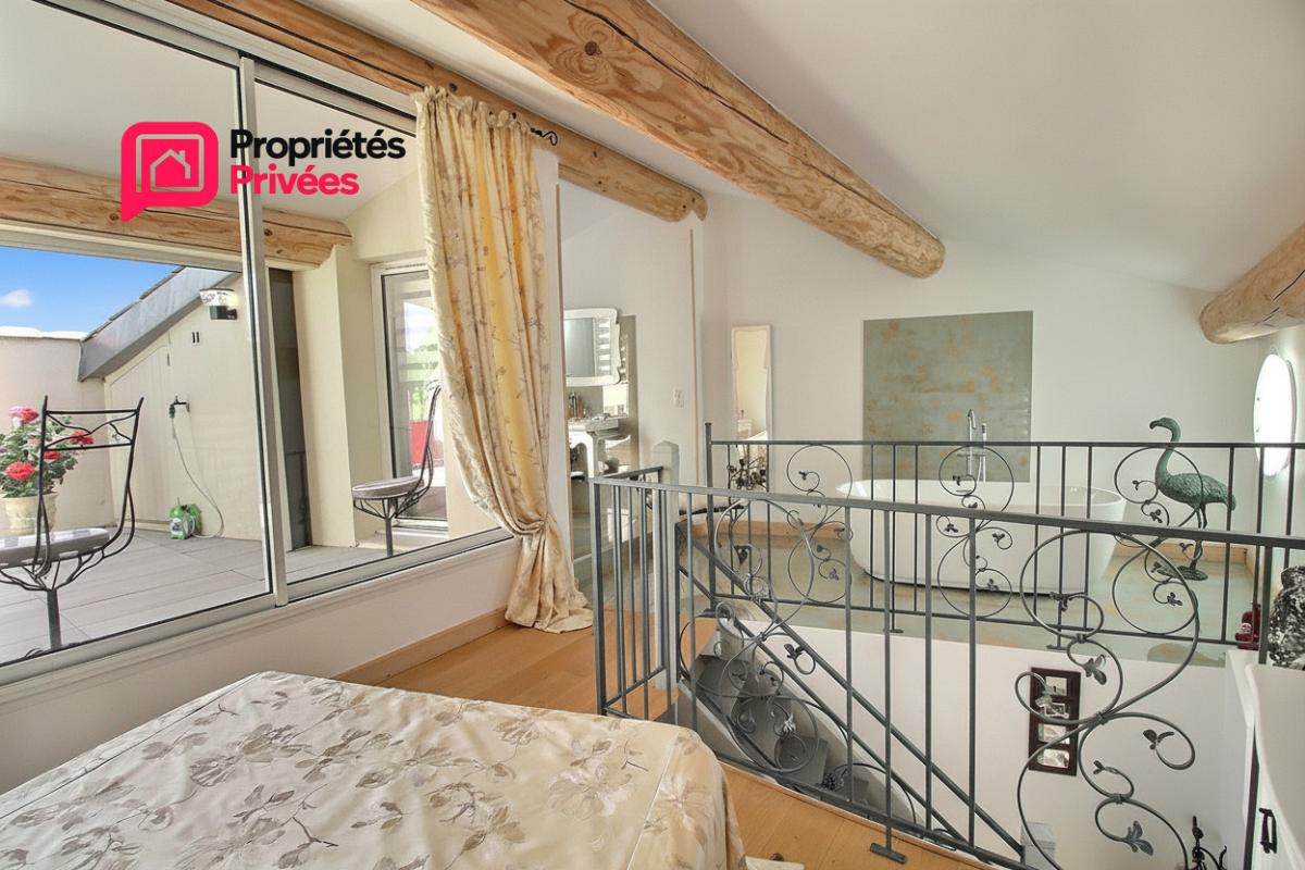 UZES UZES : A 5 km Maison de village 5 pièce(s) 118 m2, Terrasse , entièrement rénovée 5