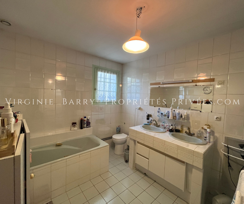 ECHILLAIS BELLE MAISON T5 DE PLAIN PIED NON MITOYENNE 10