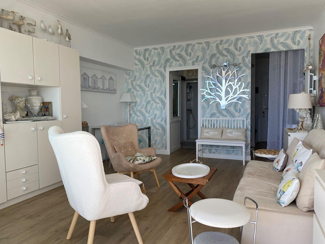 LA BAULE-ESCOUBLAC Face mer  Appartement  1 pièce(s) 32 m2 entierment rénové 5