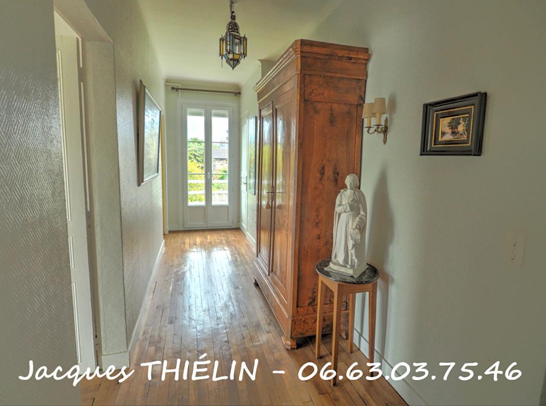 LONGUE-JUMELLES Maison de caractère en hypercentre de Longué-Jumelles ? 198 m² ? 5 chambres ? Terrain clos 11