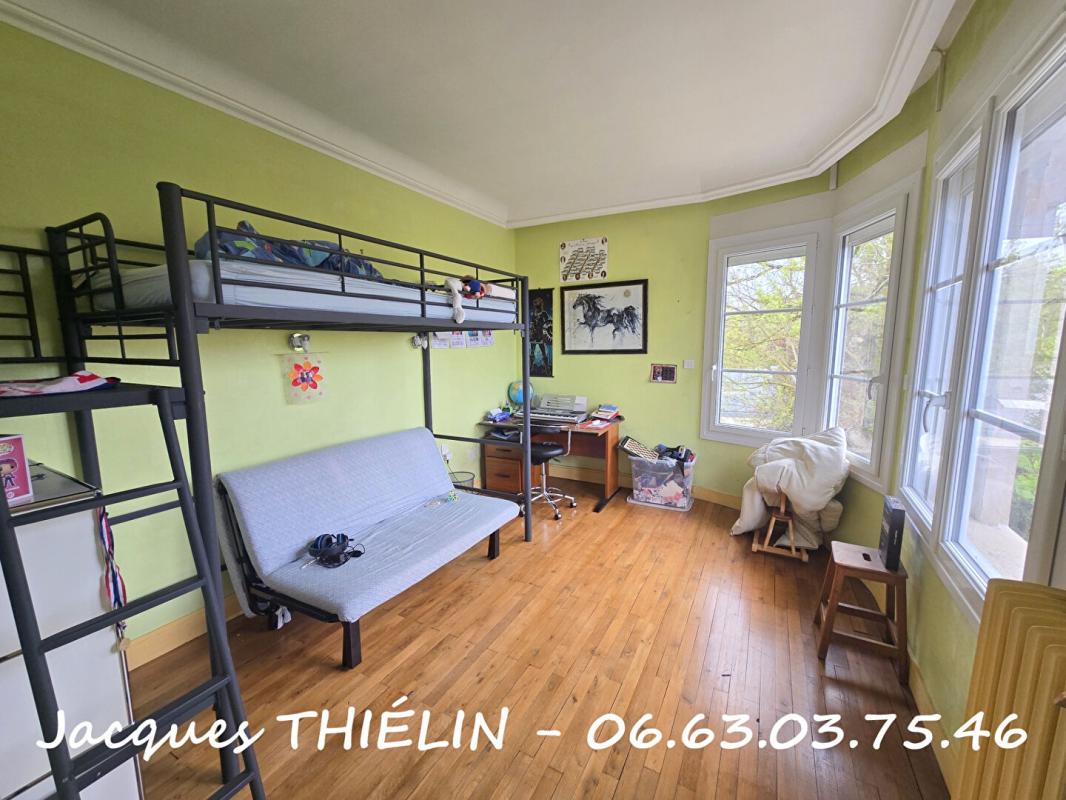 LONGUE-JUMELLES Maison de caractère en hypercentre de Longué-Jumelles ? 198 m² ? 5 chambres ? Terrain clos 12