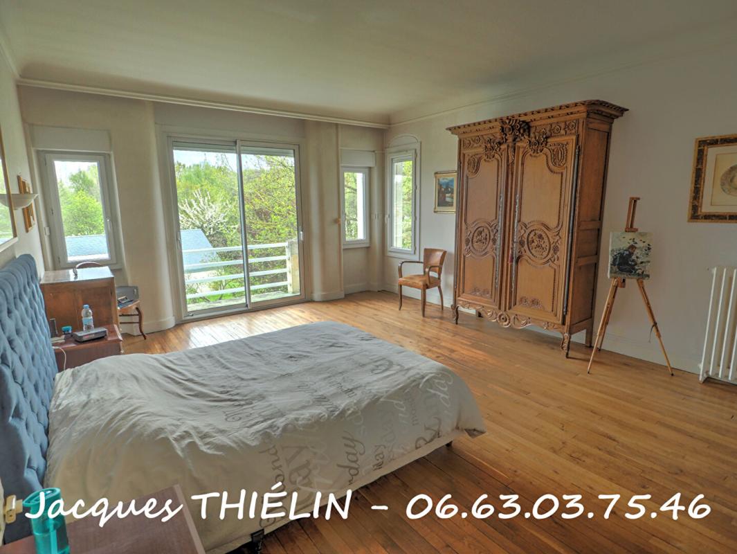 LONGUE-JUMELLES Maison de caractère en hypercentre de Longué-Jumelles ? 198 m² ? 5 chambres ? Terrain clos 16