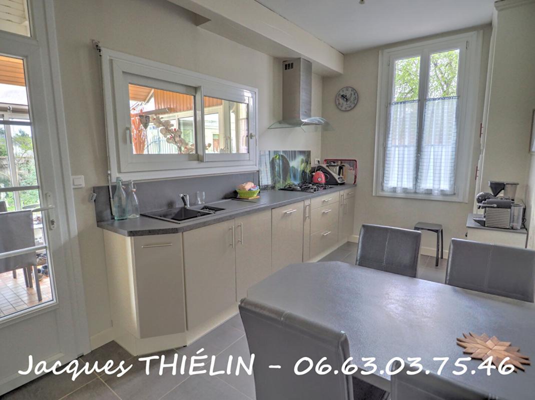 LONGUE-JUMELLES Maison de caractère en hypercentre de Longué-Jumelles ? 198 m² ? 5 chambres ? Terrain clos 6