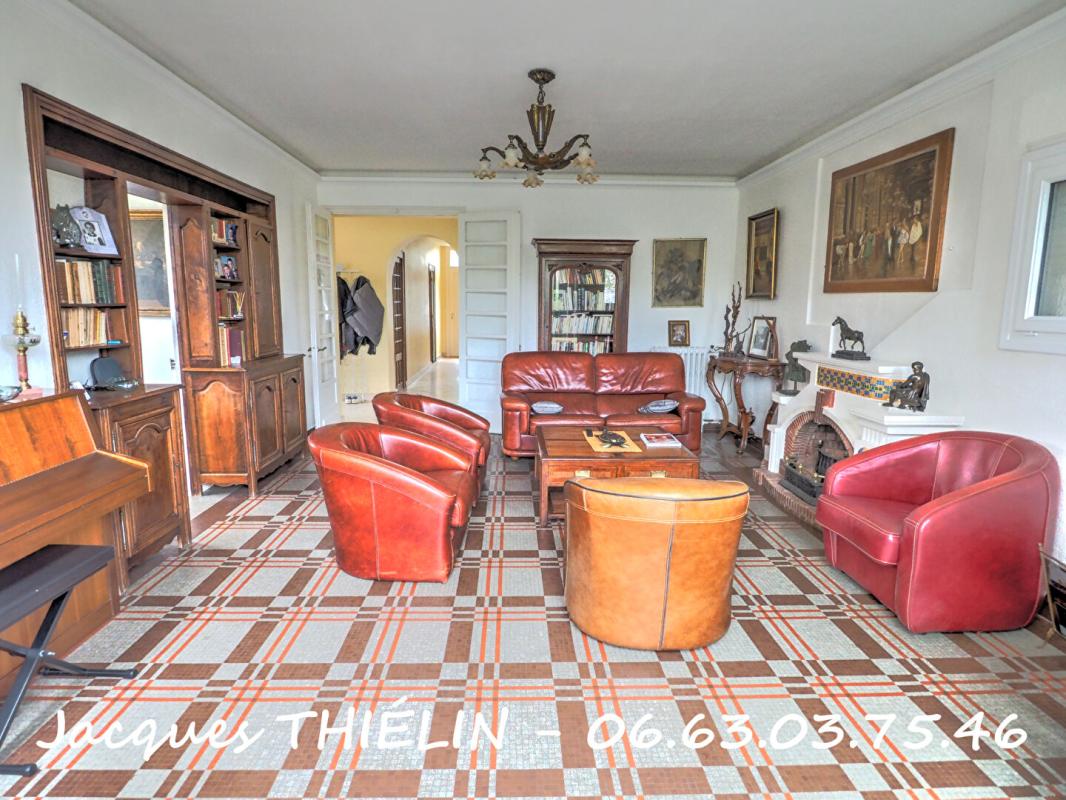 LONGUE-JUMELLES Maison de caractère en hypercentre de Longué-Jumelles ? 198 m² ? 5 chambres ? Terrain clos 8