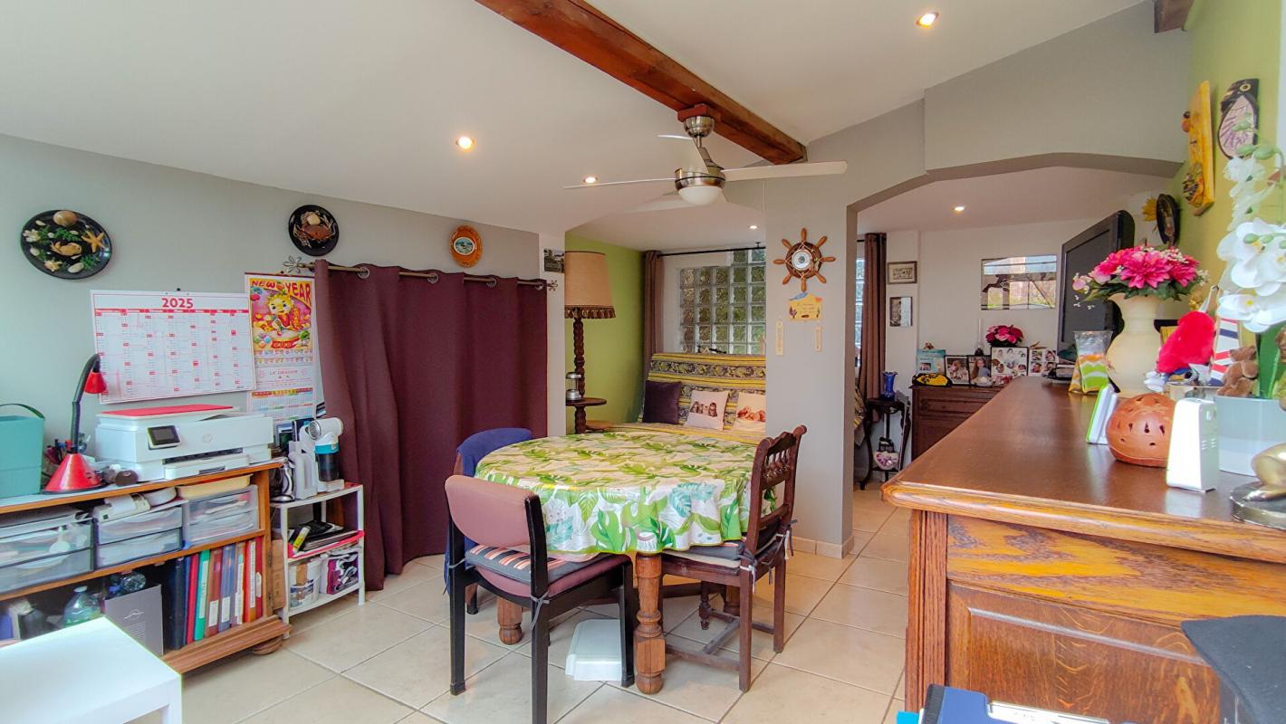 LA LONDE-LES-MAURES EXCLUSIVITE LA LONDE LES MAURES Appartement T3+terrasses+jardin+parking 2