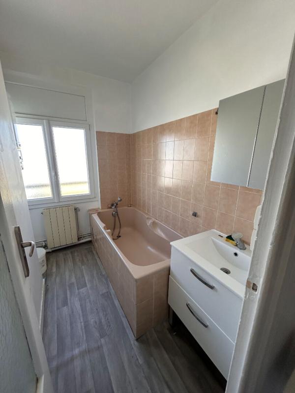 ROANNE Appartement Roanne 2 pièce(s) 8