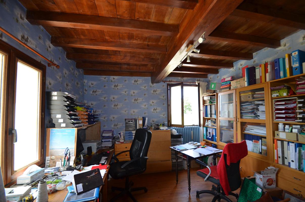 LENTILLY Maison de 220 m2 et dépendance de 180m2 + cave + garage : Ideal Famille nombreuse et : ou activité 11