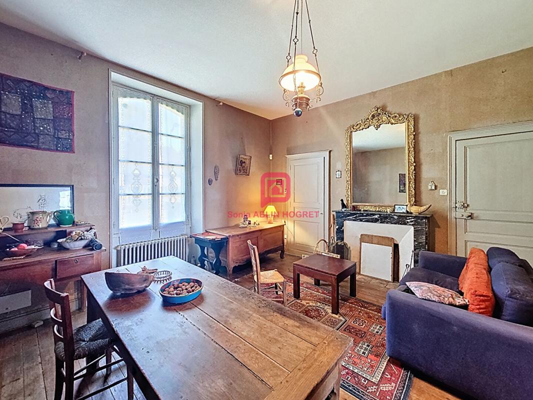 SAINT-AIGNAN-SUR-ROE Maison 191 m² - 6 pièces 6