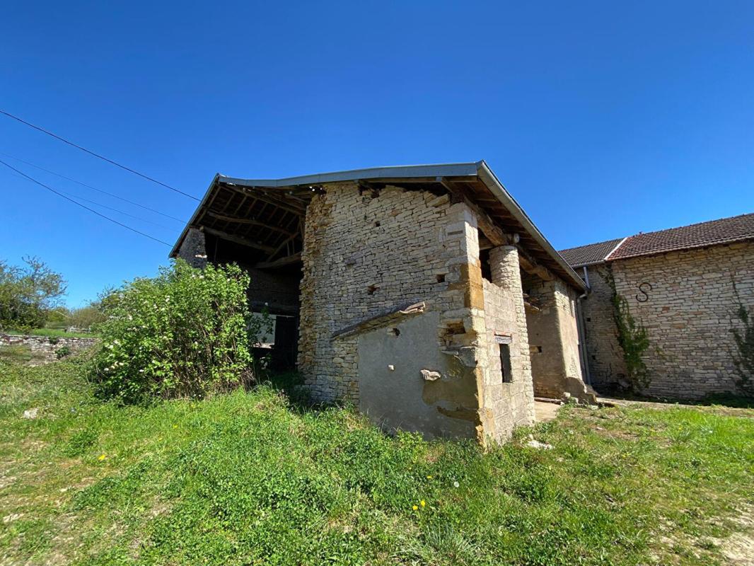 UCHIZY Grande et hangar à vendre 6