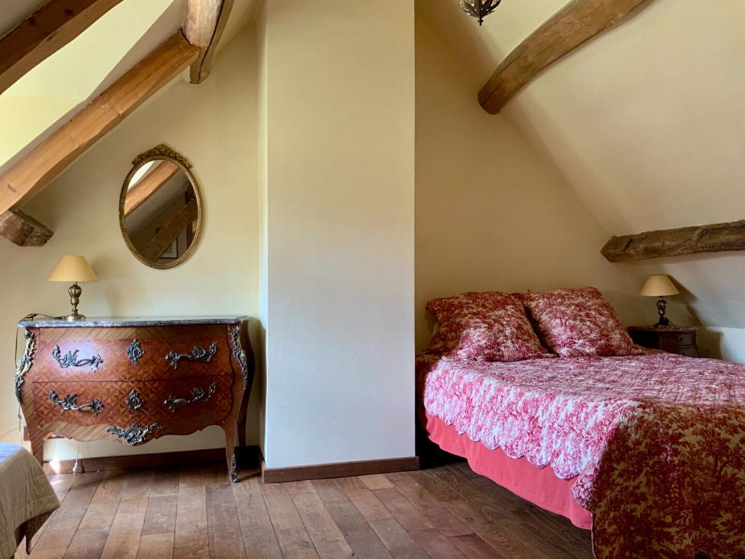 DORMELLES Elégante maison en pierre au coeur de la nature - Vue foret & charme authentiques à Dormelles 15