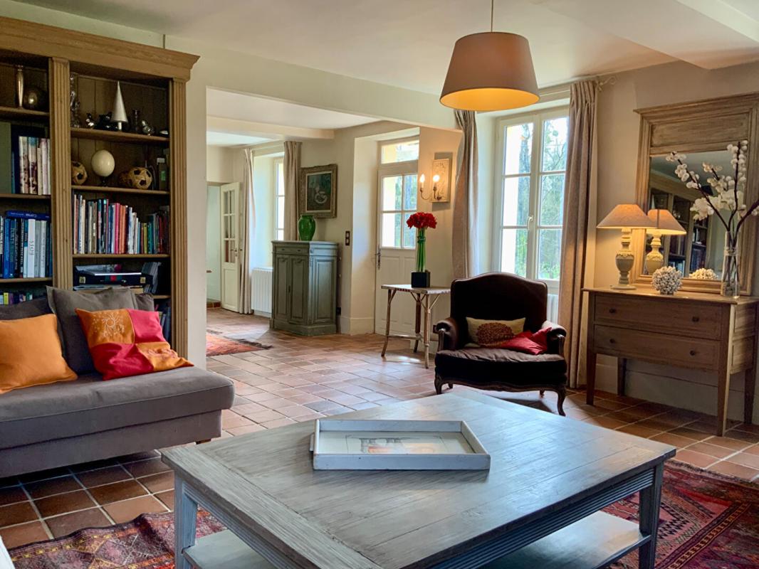 DORMELLES Elégante maison en pierre au coeur de la nature - Vue foret & charme authentiques à Dormelles 8