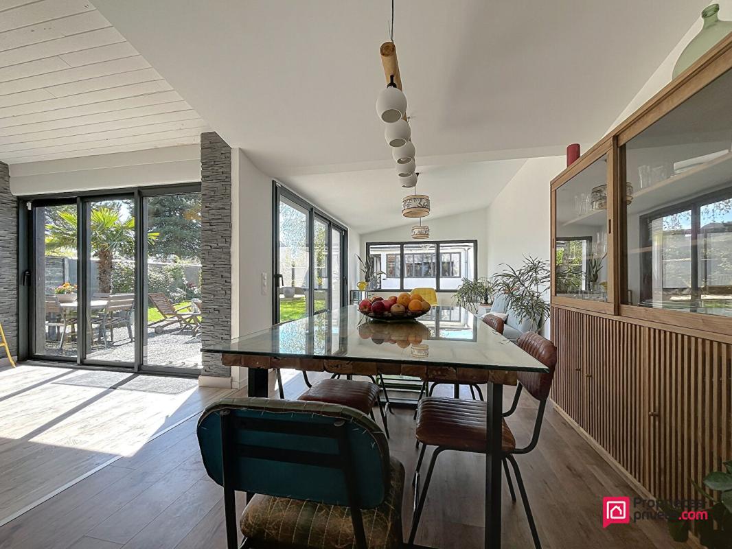 SAINT-XANDRE Maison familiale au coeur de Saint Xandre 8 pièce(s) 196 m2 10