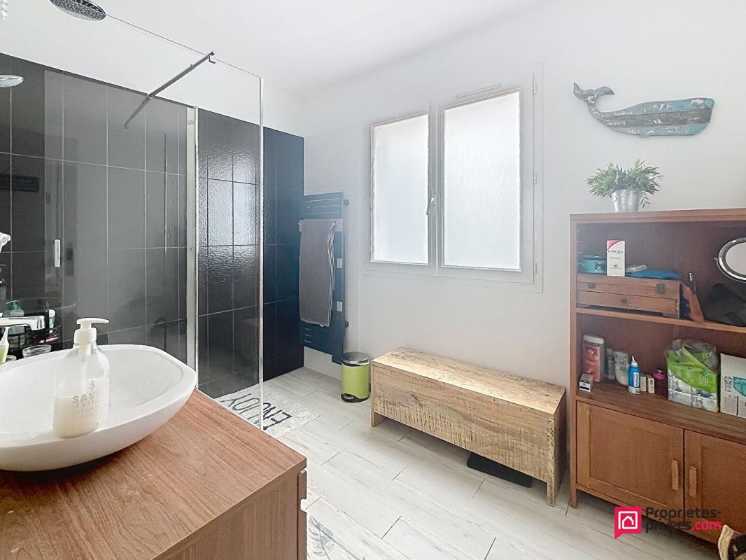 SAINT-XANDRE Maison familiale au coeur de Saint Xandre 8 pièce(s) 196 m2 12